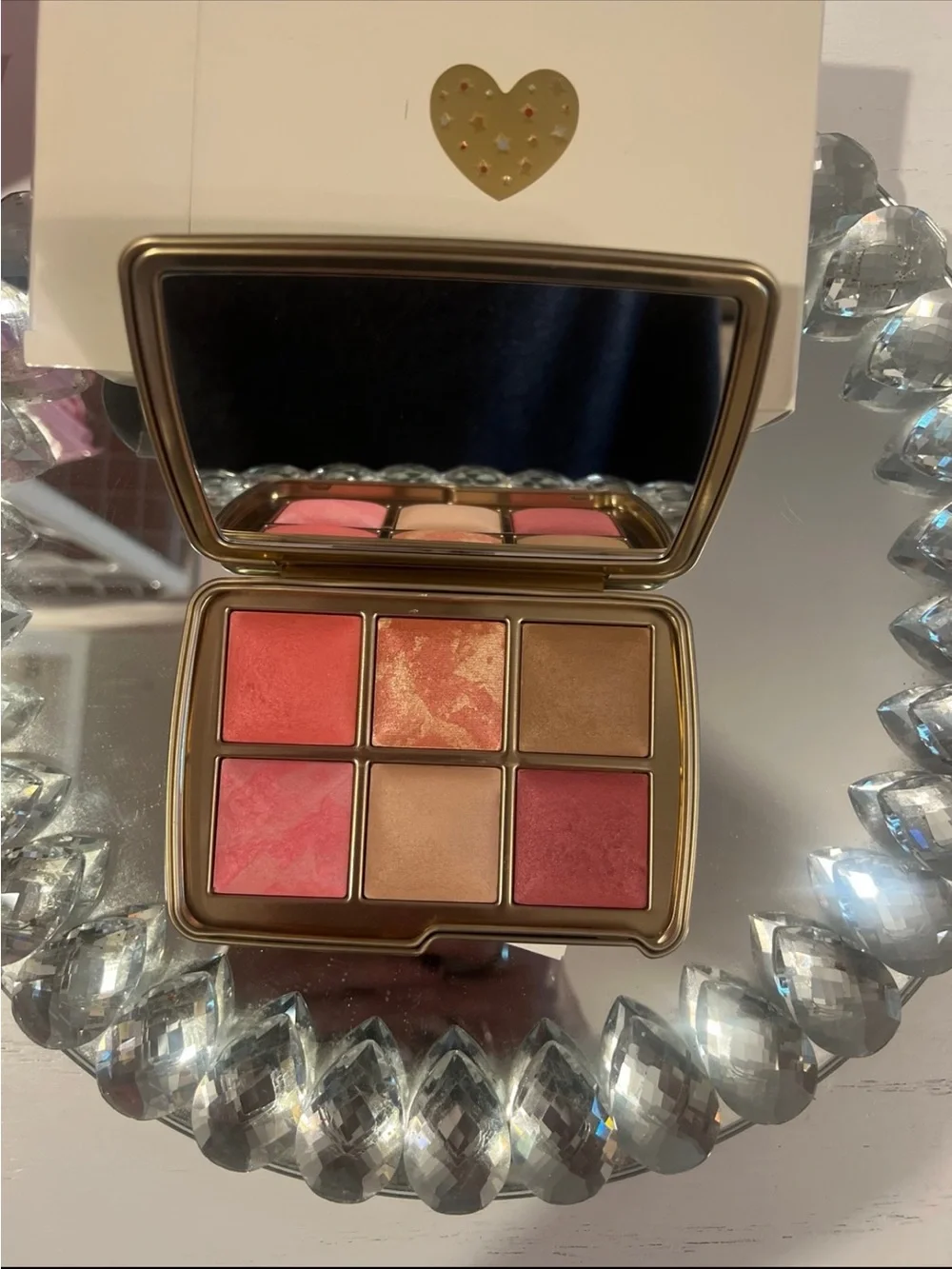 Hourglass compact cosmetic